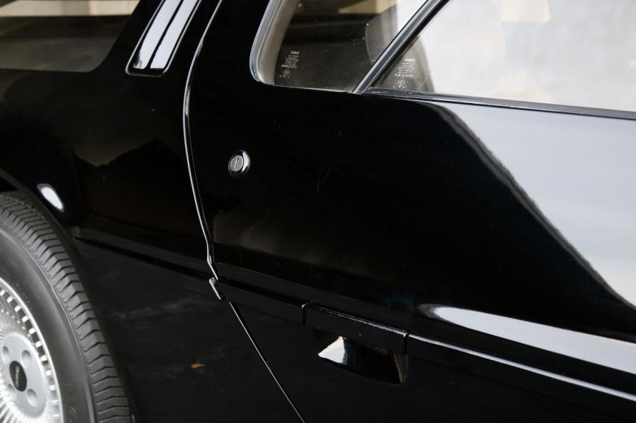 Детали экстерьера DeLorean DMC-12 in Black 1981 года  (фото 48 из 207)